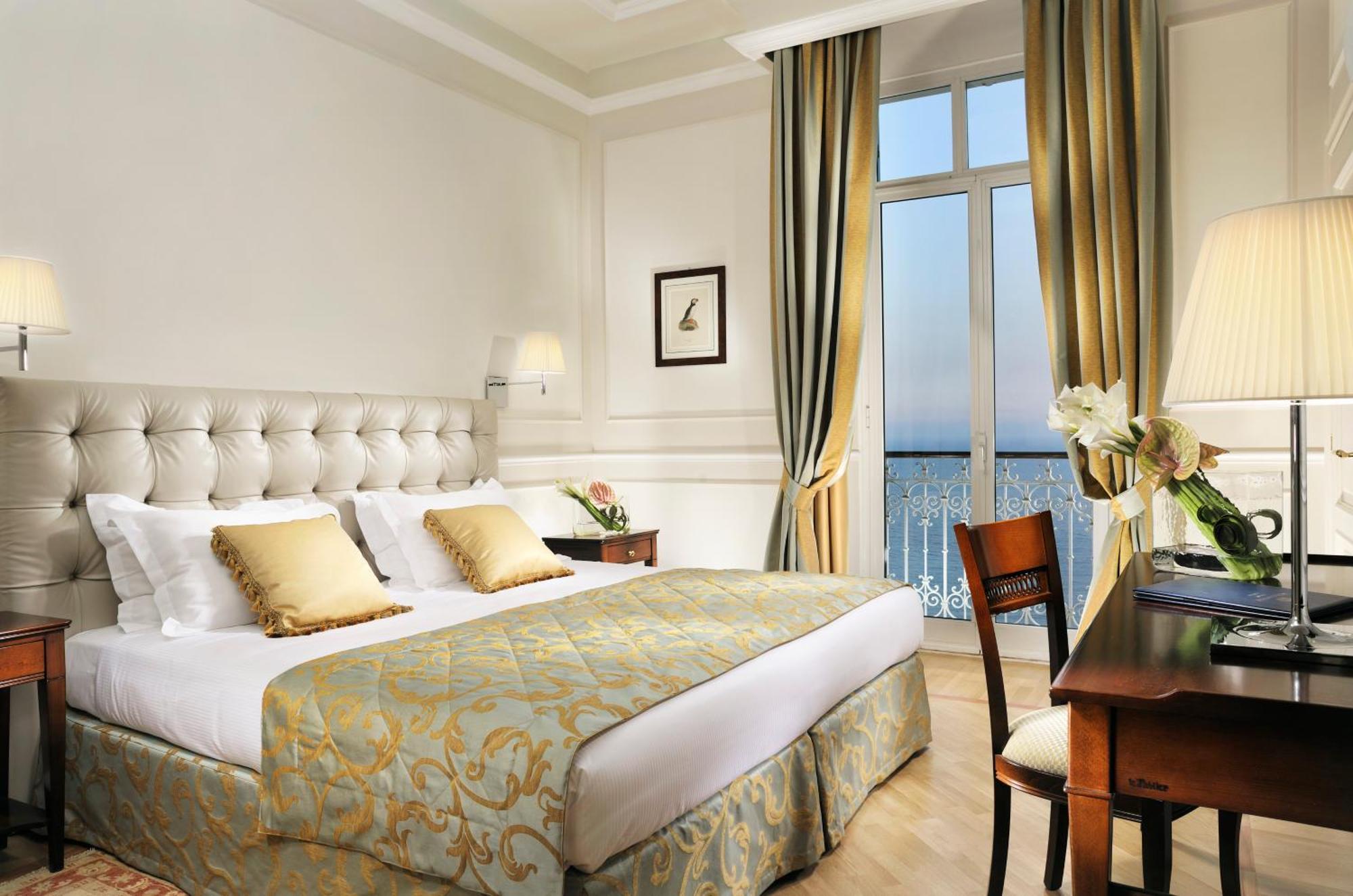 Habitación Triple Superior con balcón y vistas al mar